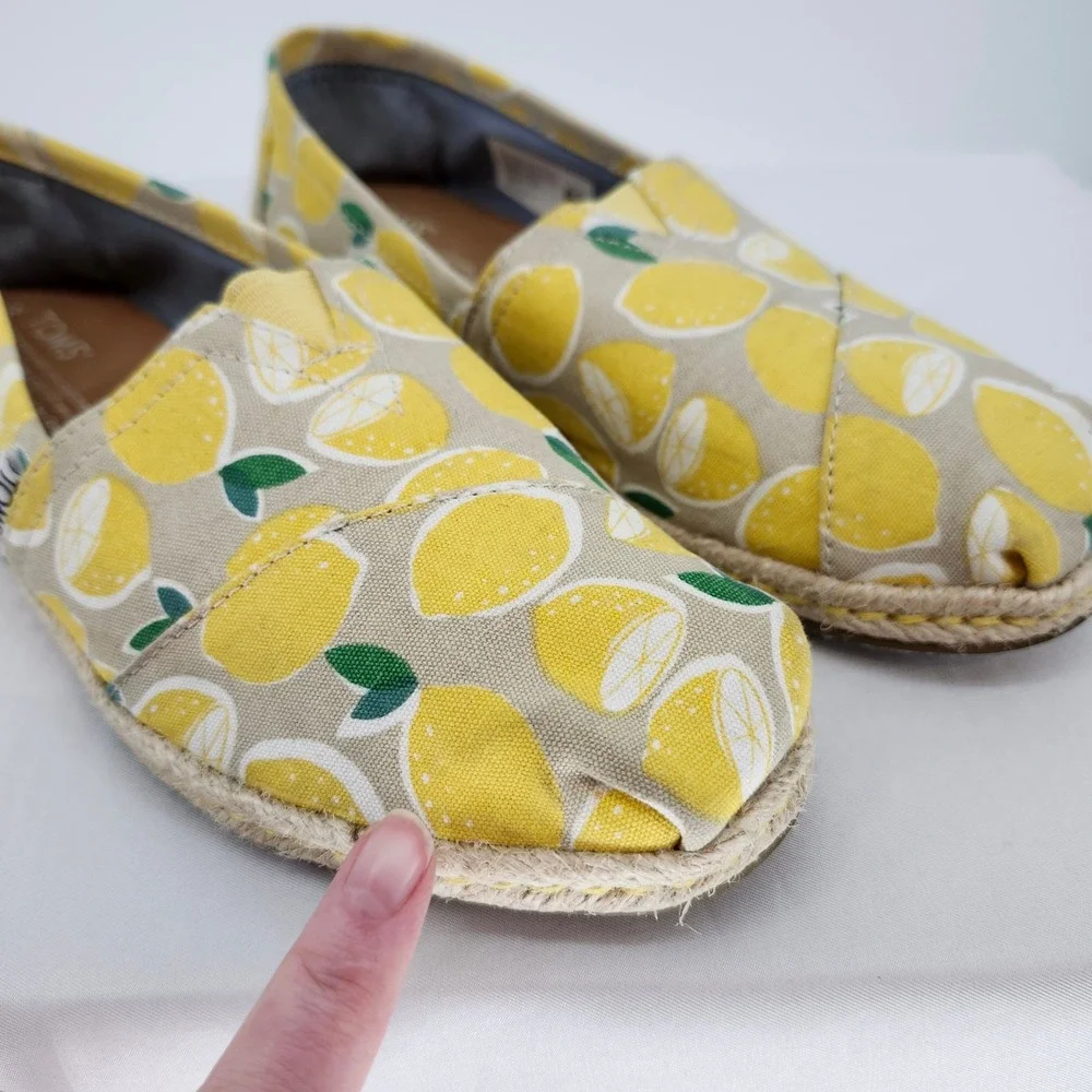 Toms Yellow Lemon AOP Slip On‎ Shoes Espadrille Flats Womens 7.5 Preppy Summer